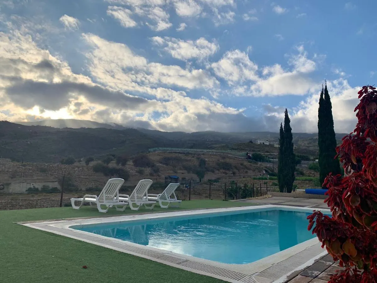 Country House With Shared Pool And Views Sabina Alta